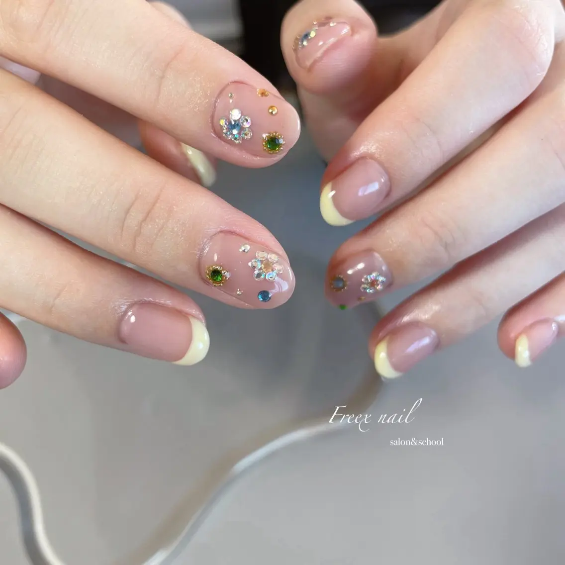 ネイル フレンチネイル ハンドネイル フットネイル freex nail /ニュアンス/個性派のネイルデザイン