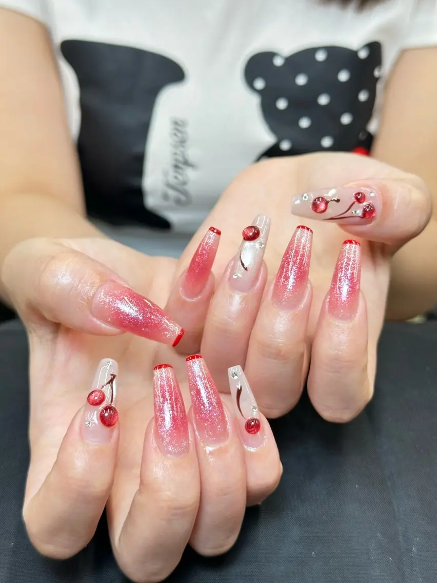ネイル ジェルネイル ガーリー キラキラネイル 韓国ネイル ピンク Iconic Nailのネイルデザイン