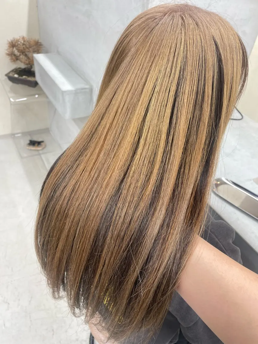 ロング カラー ブリーチ 松村 友里圭のヘアスタイル