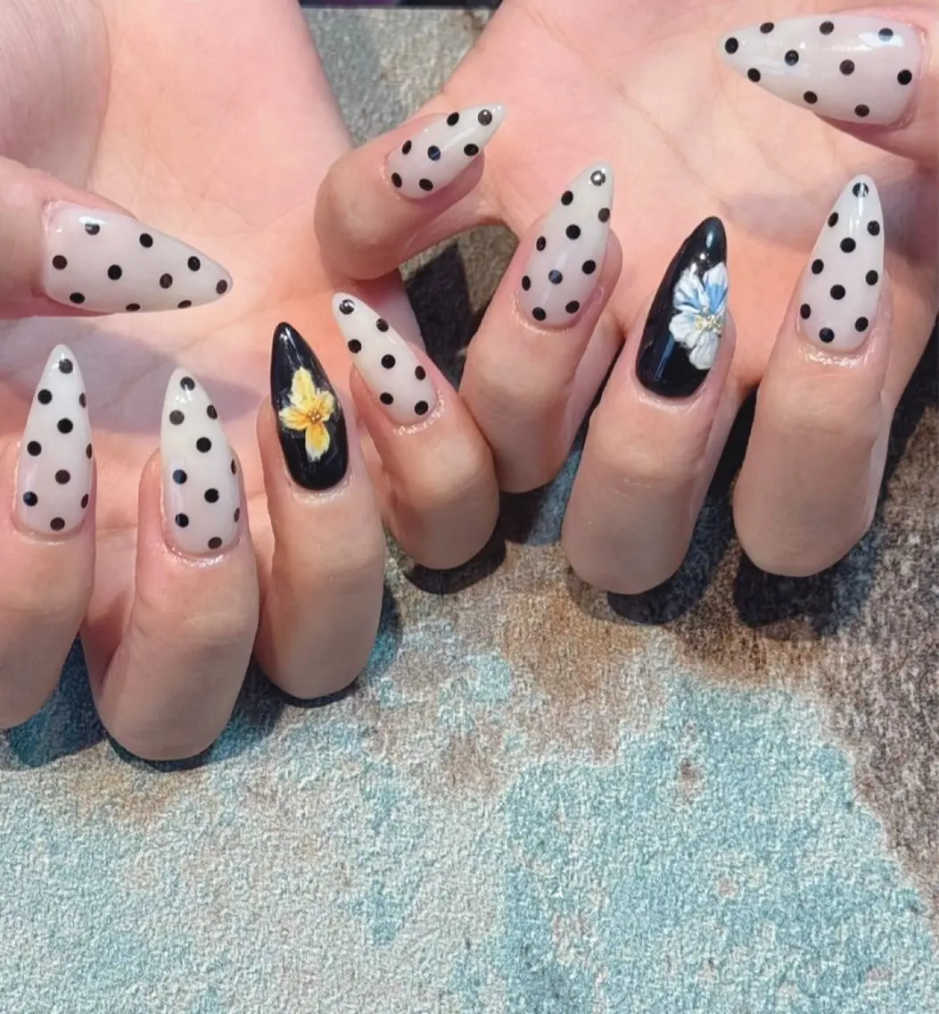 ネイル ドット brodia nails m_riのネイルデザイン
