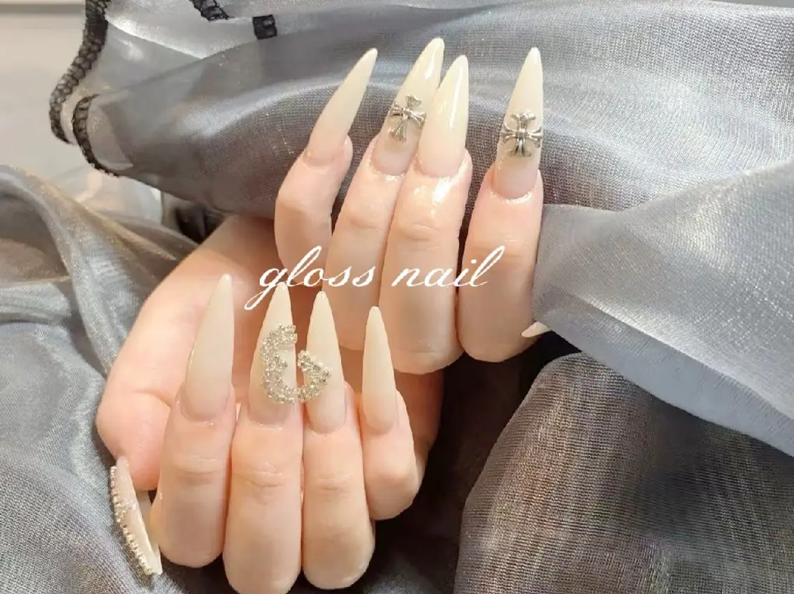 ネイル ハンドネイル アヤカ☘️Gloss nailのネイルデザイン