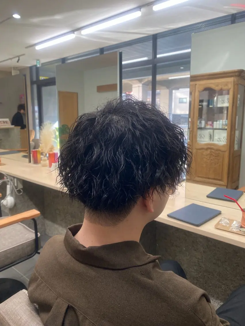 パーマ メンズ センターパート メンズ韓国風 マッシュウルフ マッシュ メンズパーマ カット パーマ 紫牟田 望吾のヘアスタイル