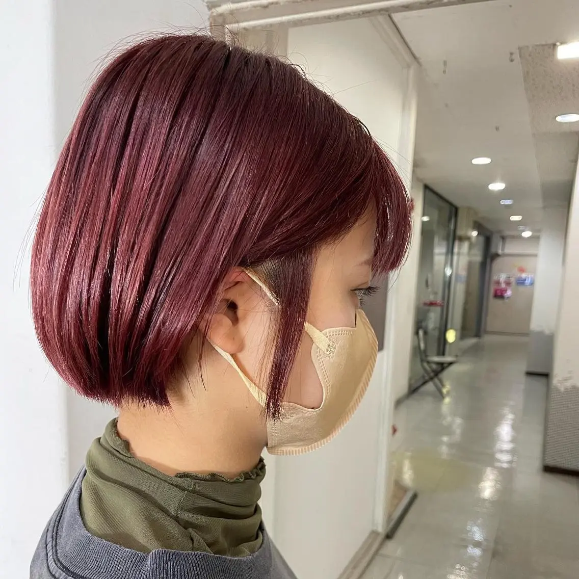 ミディアム カラー ブリーチ ダブルカラー イヤリングカラー トリートメント 吉村 夏椰のヘアスタイル