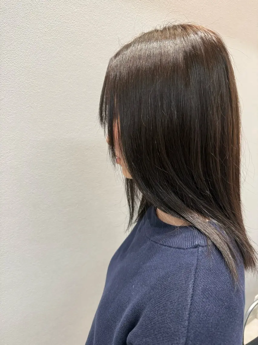 カラー アッシュ アッシュグレー アッシュグレージュ 透明感カラー グレージュ 沖田 朱峰のヘアスタイル