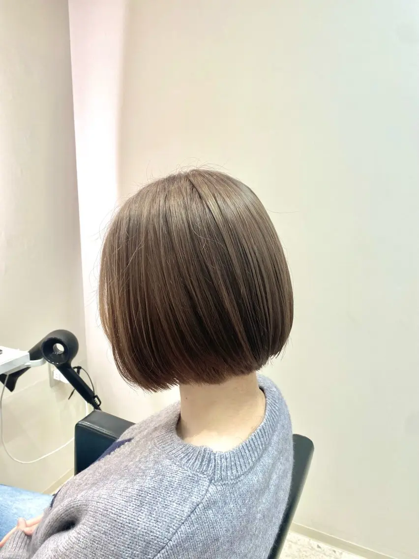 ショート カラー ベージュカラー ミルクティーベージュ カット ヘアカラー 韓国🇰🇷艶髪 ケアカラーSHURIのヘアスタイル