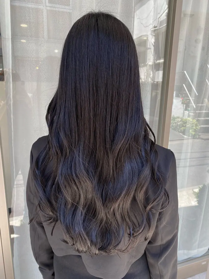 ロング カラー 黒髪 ブルーカラー ブルーブラック カット ヘアカラー トリートメント グレージュ/レイヤー /韓国ヘア/RISAのヘアスタイル