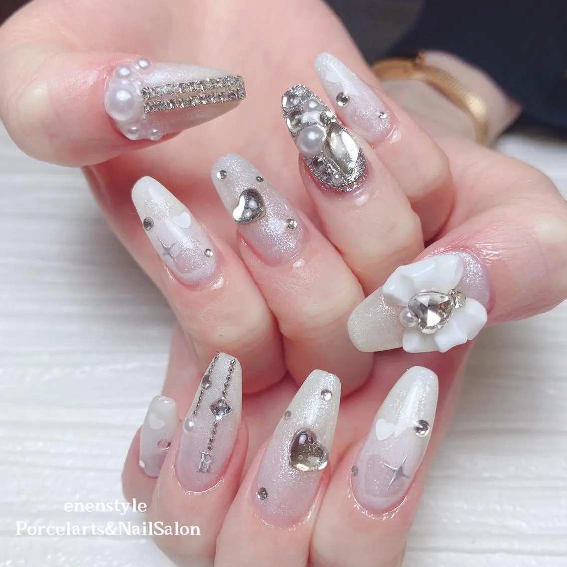 ミディアム ネイル ハンドネイル 🐾enen style 🐾のネイルデザイン