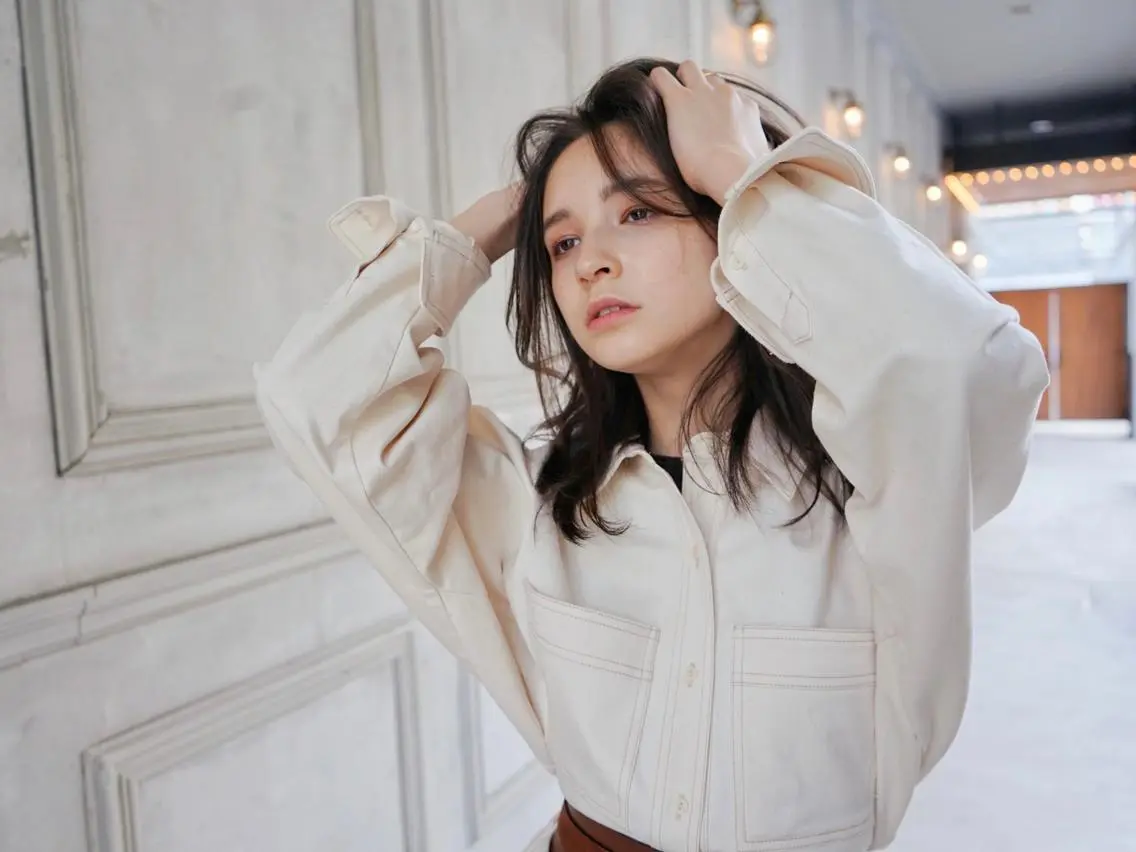 セミロング カラー パーマ ヘアアレンジ アディクシーカラー アッシュ バレイヤージュ ベージュカラー ブリーチ newi grande 横浜店のヘアスタイル