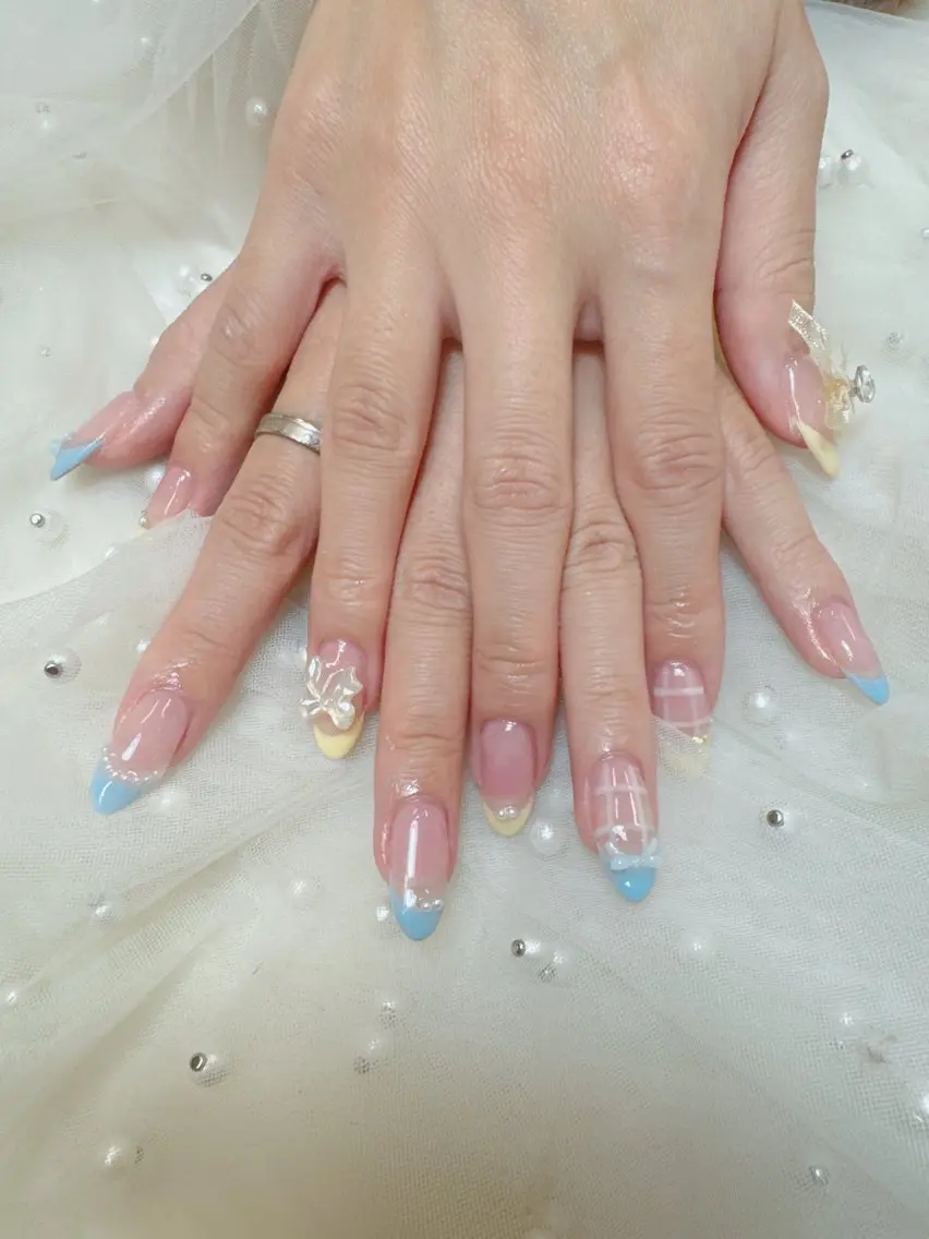 ネイル 成人式 フレンチネイル ジェルネイル ガラスフレンチ キラキラネイル ハンドネイル Queeens nailのネイルデザイン