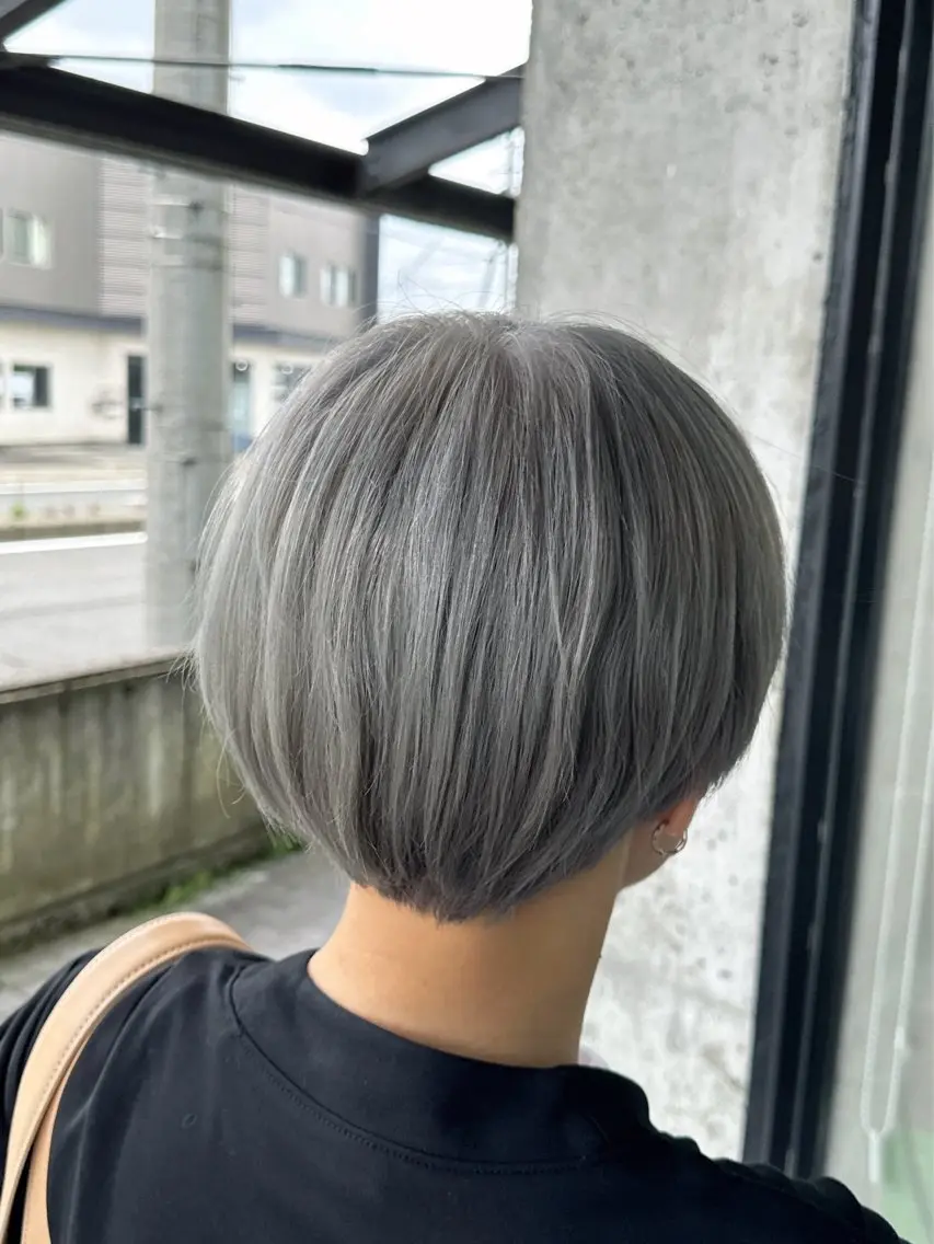 ショート カラー アッシュ シルバー シルバーアッシュ arika オケシ　リョウダイのヘアスタイル