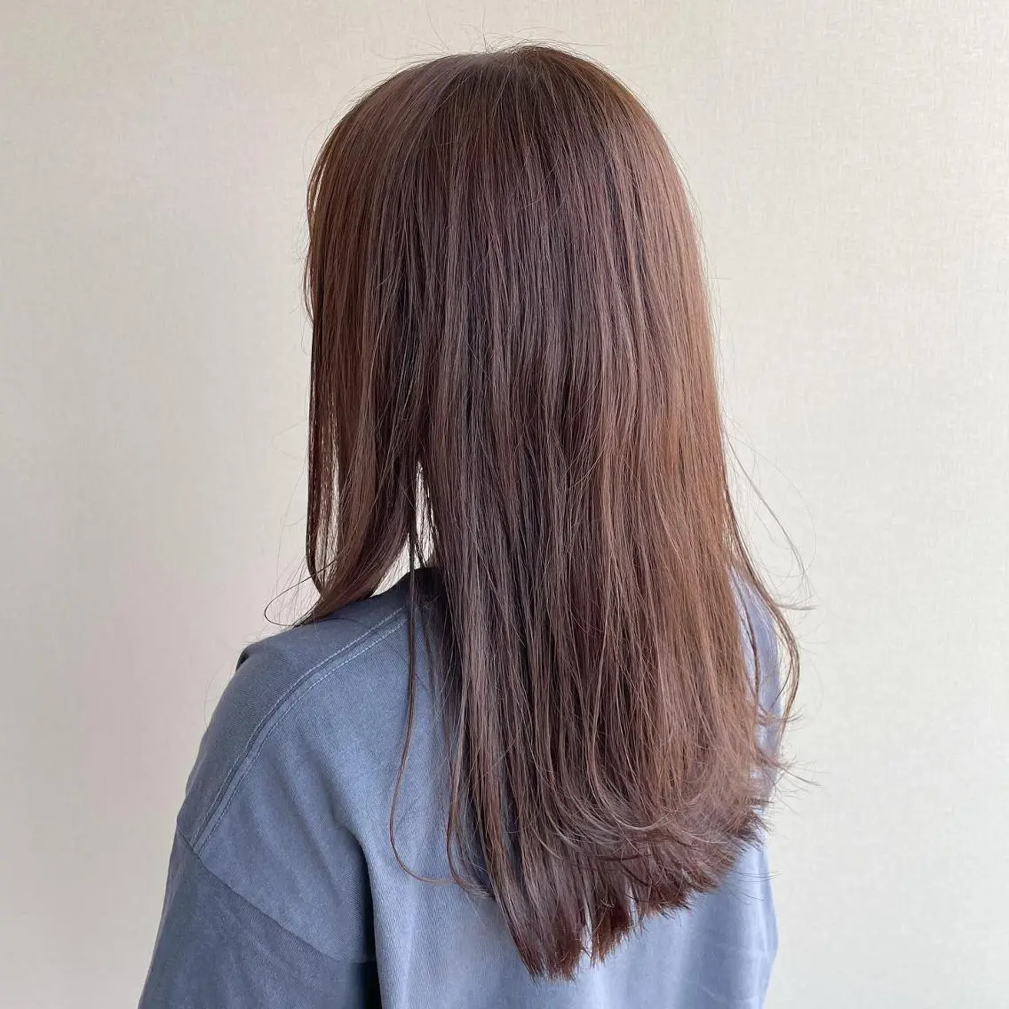 ミディアム カラー ベージュカラー オレンジ レイヤーカット 切りっぱなしボブ/ 蒲生四丁目/伊藤瑠唯のヘアスタイル