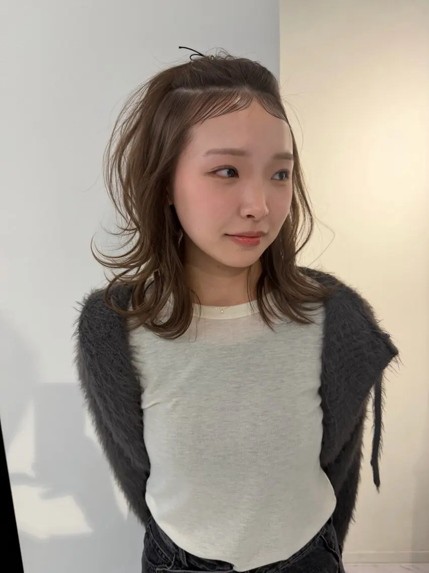 ミディアム カラー ミディアムパーマ ベージュカラー ブリーチ ケアブリーチ デザインカラー カット ヘアカラー パーマ トリートメント TATSUブリーチ/ ミルクティーベージュのヘアスタイル
