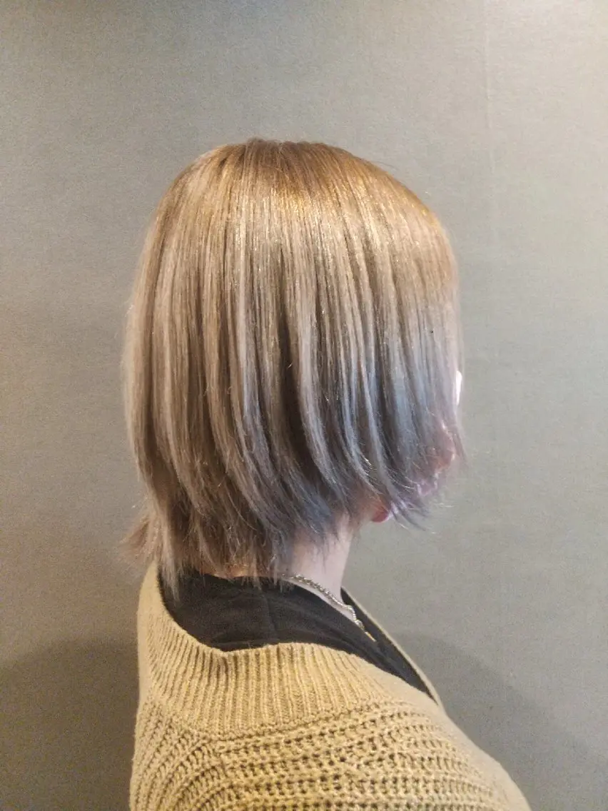 カラー ショート ベージュカラー ダブルカラー ミルクティーベージュ 久村 奈菜のヘアスタイル