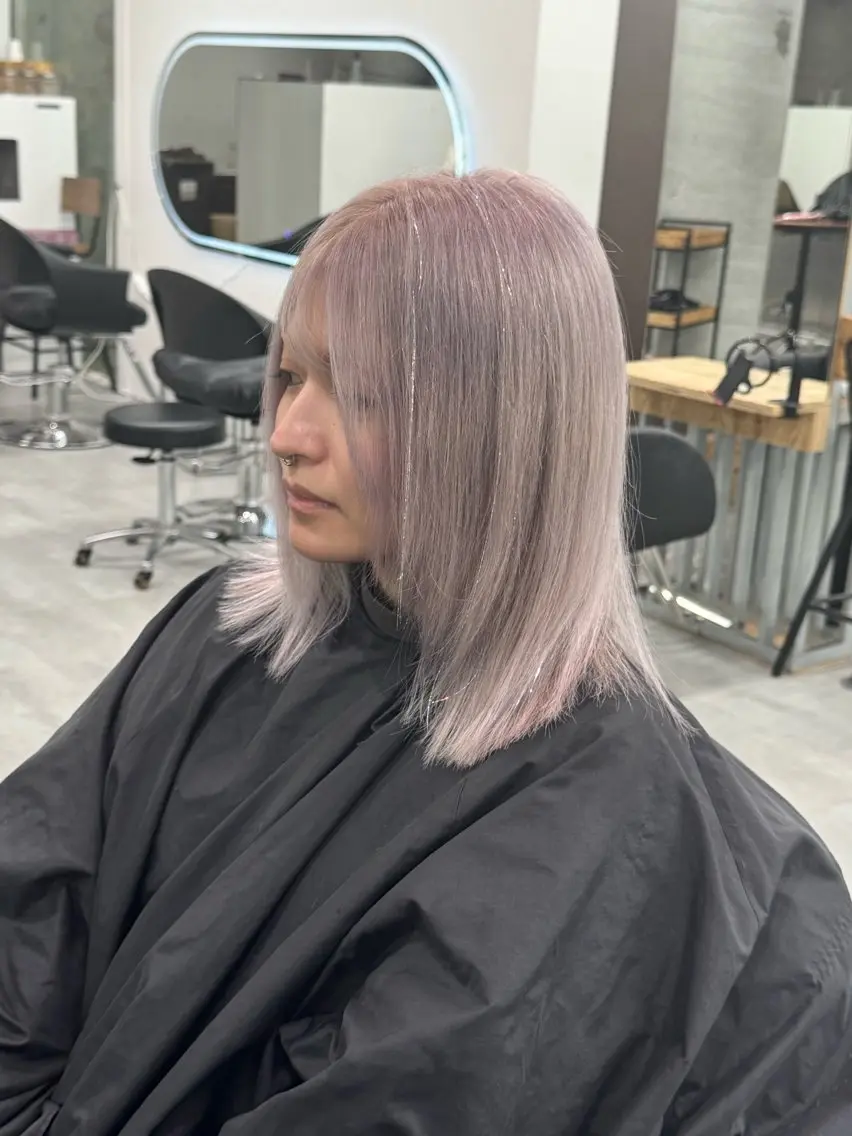 セミロング カラー ハイトーンカラー シルバー ヘアカラー トリートメント 艶髪✨ブリーチ職人 yasuのヘアスタイル