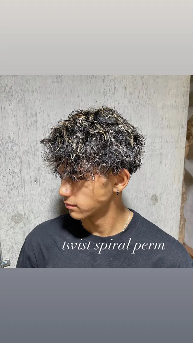 パーマ メンズ メンズパーマ ツイストスパイラルパーマ スパイラルパーマ カット パーマ 横山 亮太のヘアスタイル
