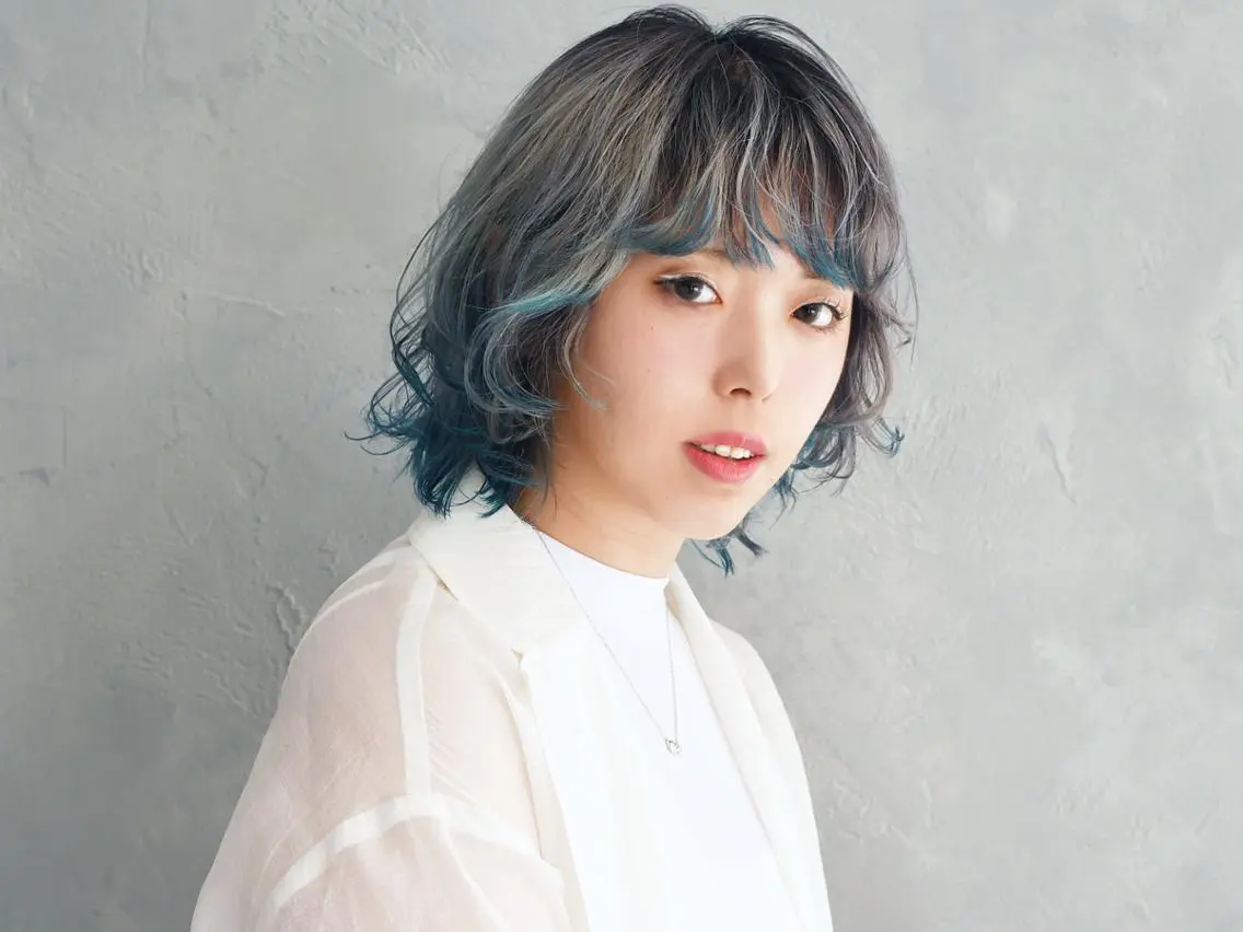 ミディアム パーマ カラー ヘアアレンジ ヘアカラー 谷 ひな乃のヘアスタイル