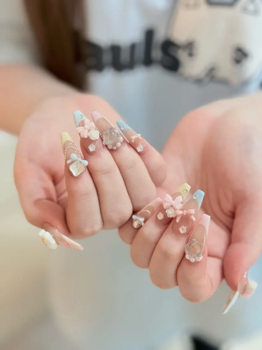 ネイル チークネイル ドット フットネイル フレンチネイル グラデーション ハンドネイル ハンドケア Nihonthy Nail 新宿のネイルデザイン