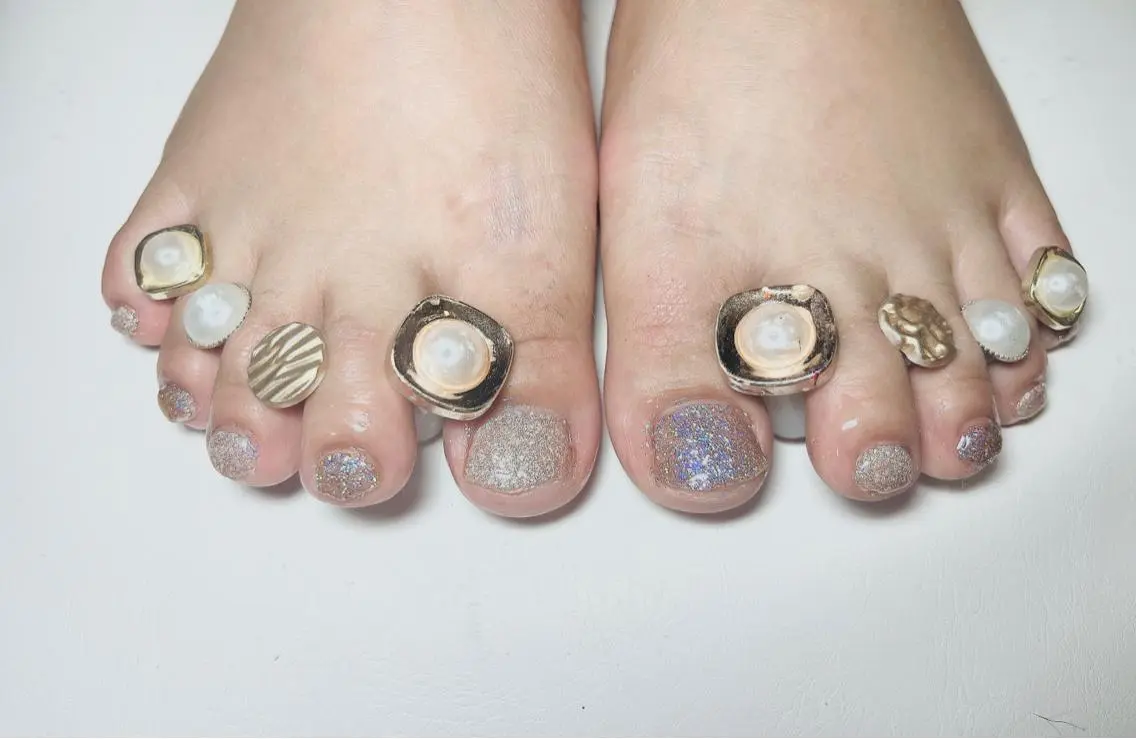 ネイル フットネイル ラメ(グリッター) ワンカラーネイル Mimi Nailのネイルデザイン