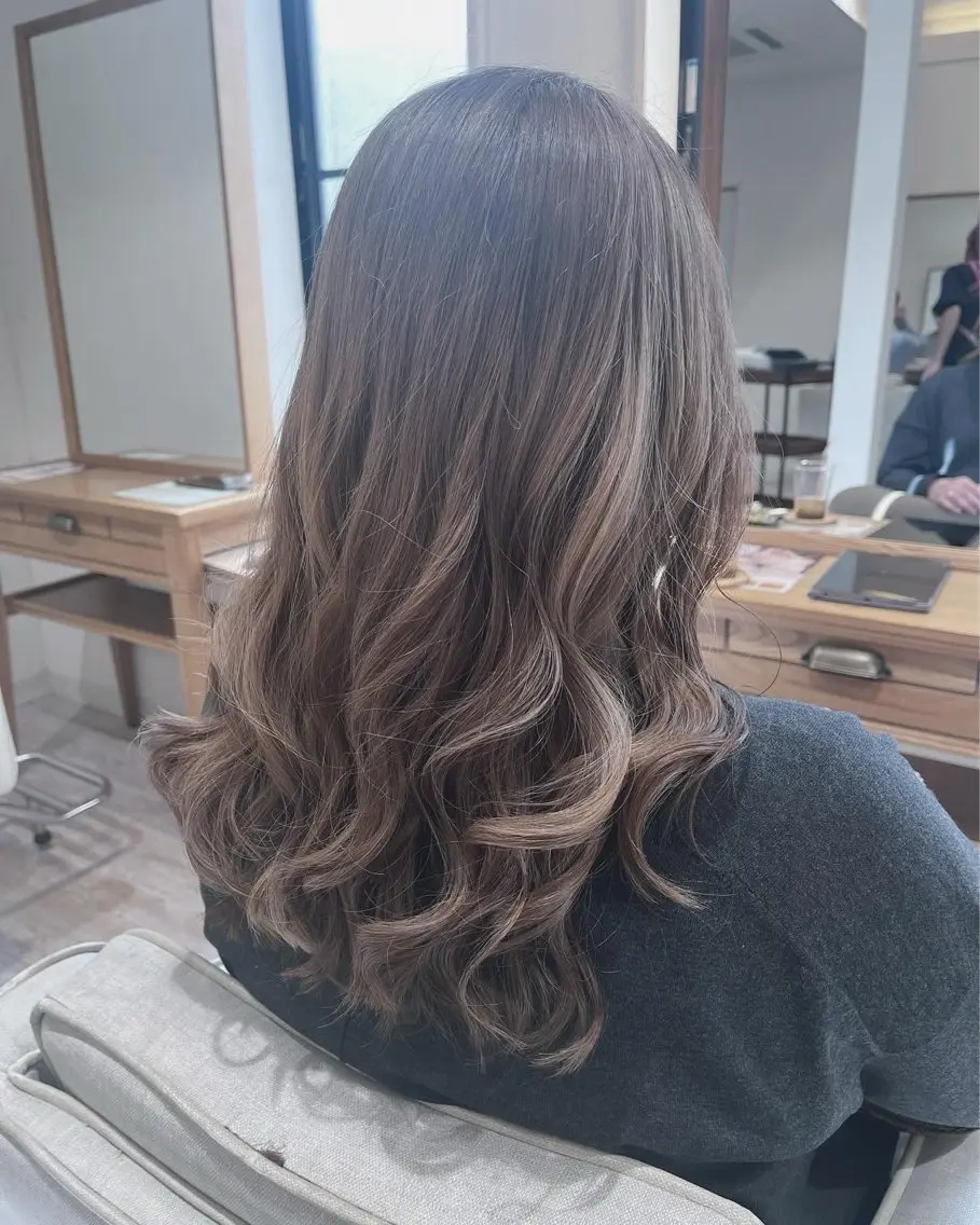 セミロング カラー KURIYAMA Rimのヘアスタイル