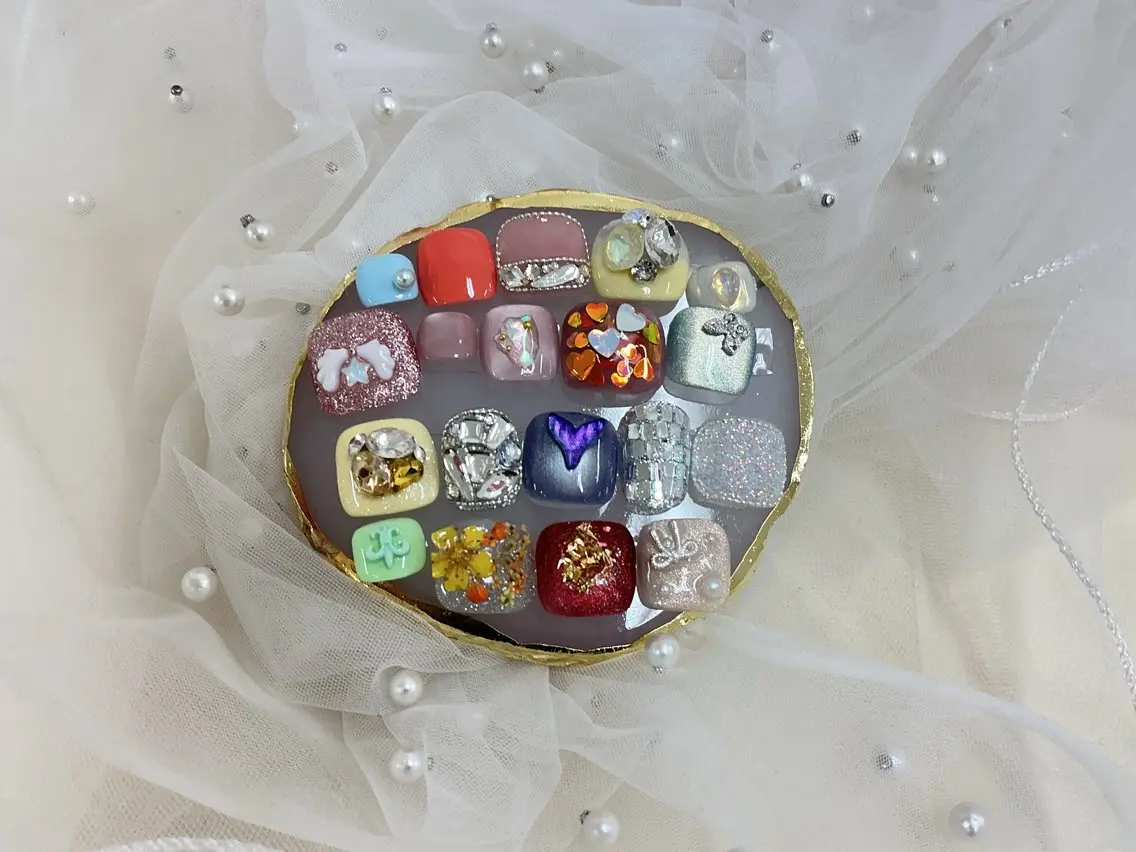 ginza_queeens_nailのインスタグラムからフォローと口コミ投稿で1000円オフです!!フットネイルの写真