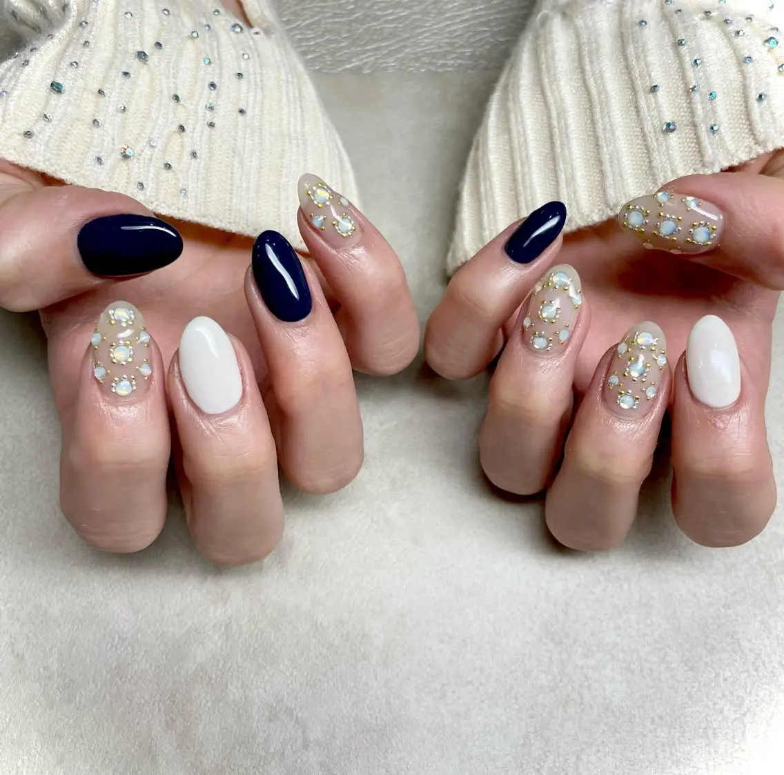 ネイル アートネイル ストーンネイル ハンドネイル フットネイル with hues AYAのネイルデザイン