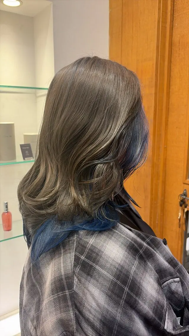 カラー 岡元 綺良のヘアスタイル