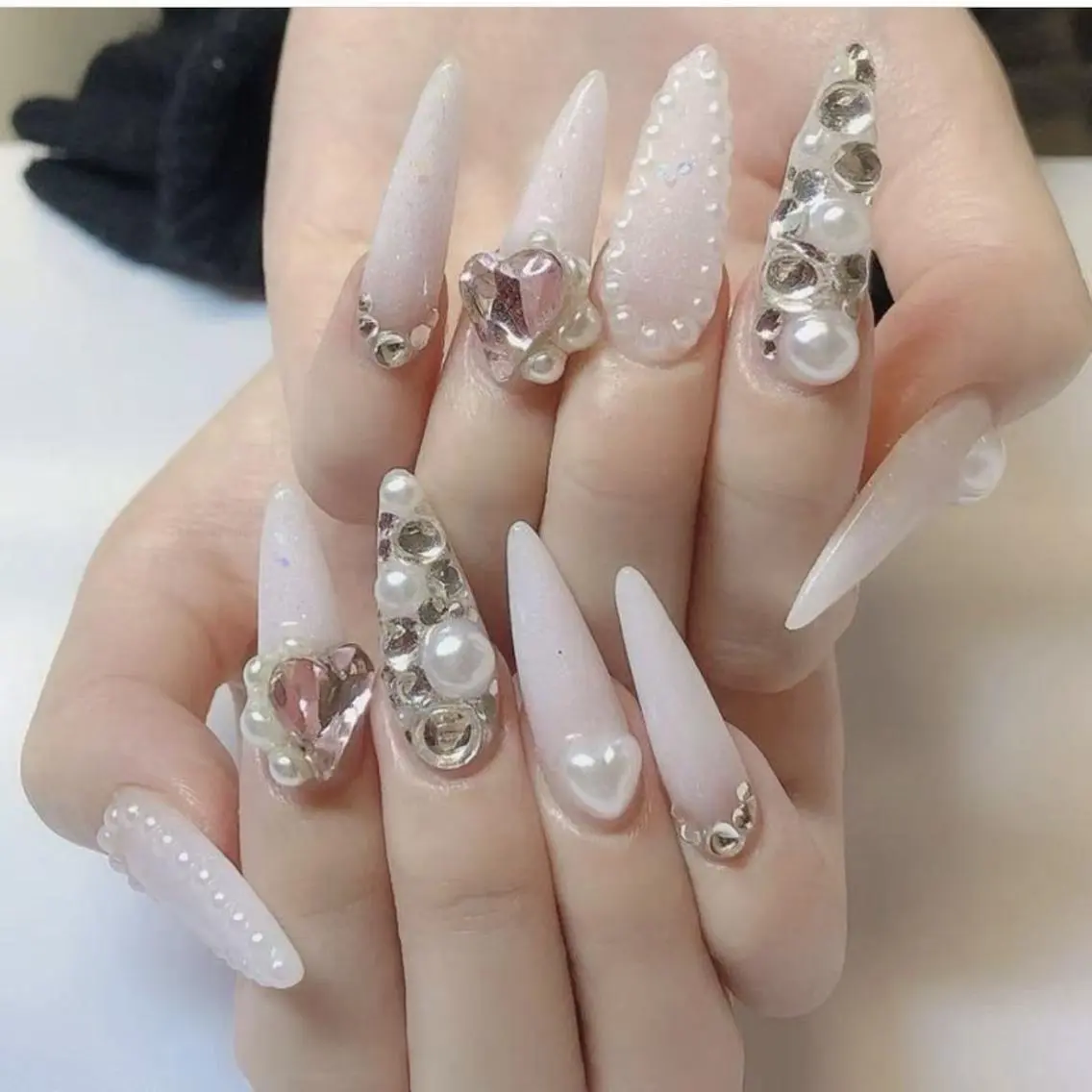 ネイル 長さ出し キラキラネイル 韓国ネイル ロングネイル マグネットネイル ハンドネイル ハンドケア MUNI🎀 NAIL のネイルデザイン