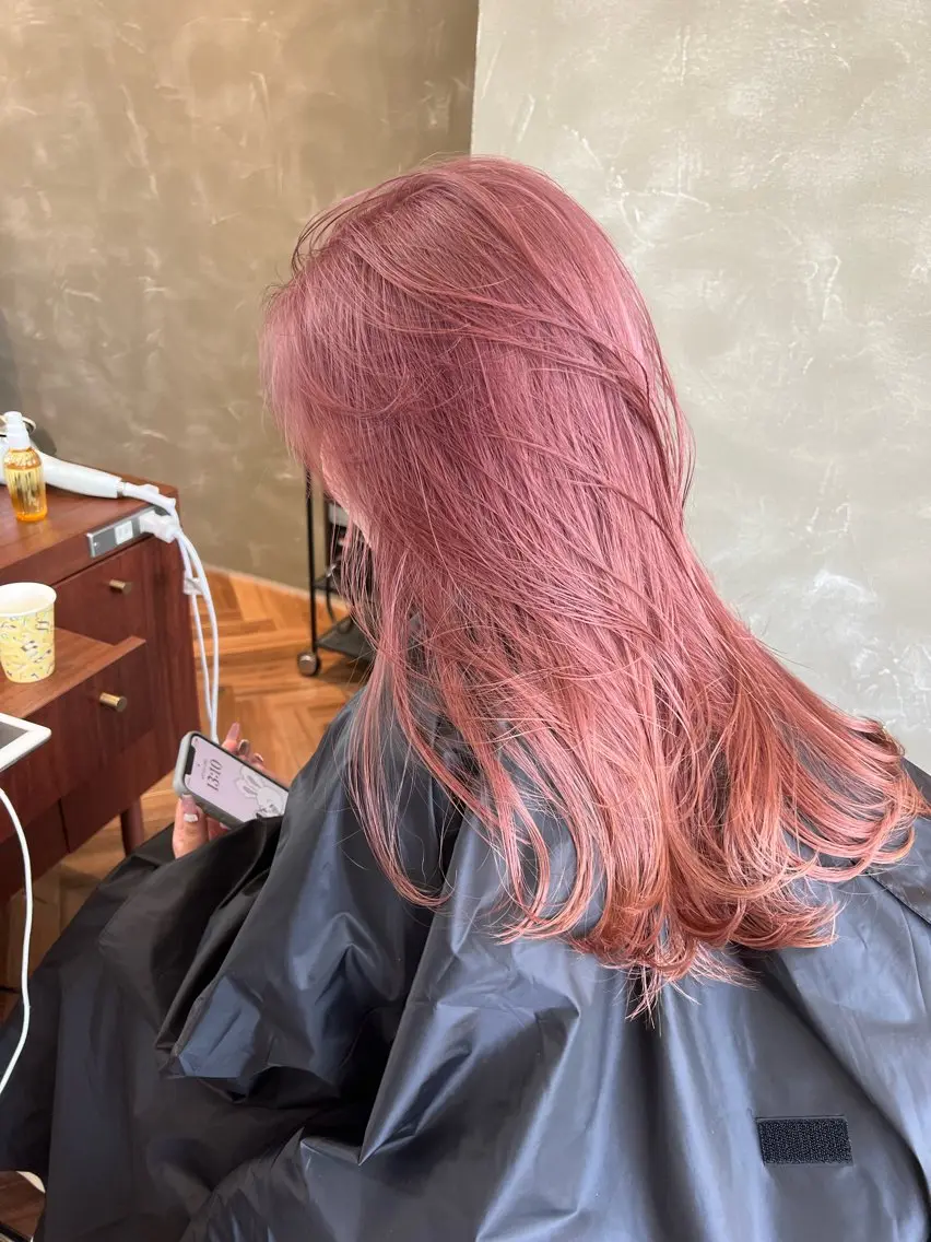 ミディアム カラー アッシュ アッシュブラウン ブリーチ ブラウンカラー ケアブリーチ ヘアカラー トリートメント ヘアセット レイヤー専門家 ダブルカラー修のヘアスタイル