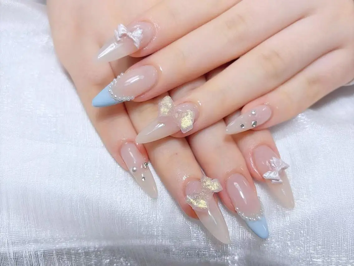 ネイル フレンチネイル ジェルネイル ガラスフレンチ 韓国ネイル マグネットネイル ハンドネイル ハンドケア The Nail& EyeLashのネイルデザイン