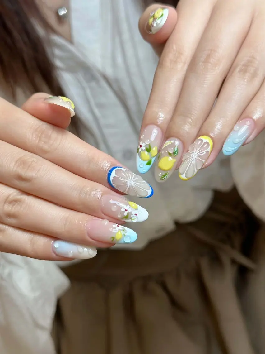 ネイル 長さ出し ガーリー キラキラネイル 韓国ネイル 水色 ハンドネイル ICE Nailsのネイルデザイン