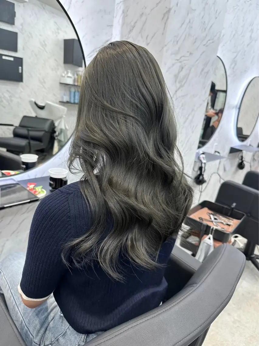 ロング カラー ベージュカラー オリーブベージュ ヘアカラー トリートメント カット¥1100 ✂️MIUのヘアスタイル