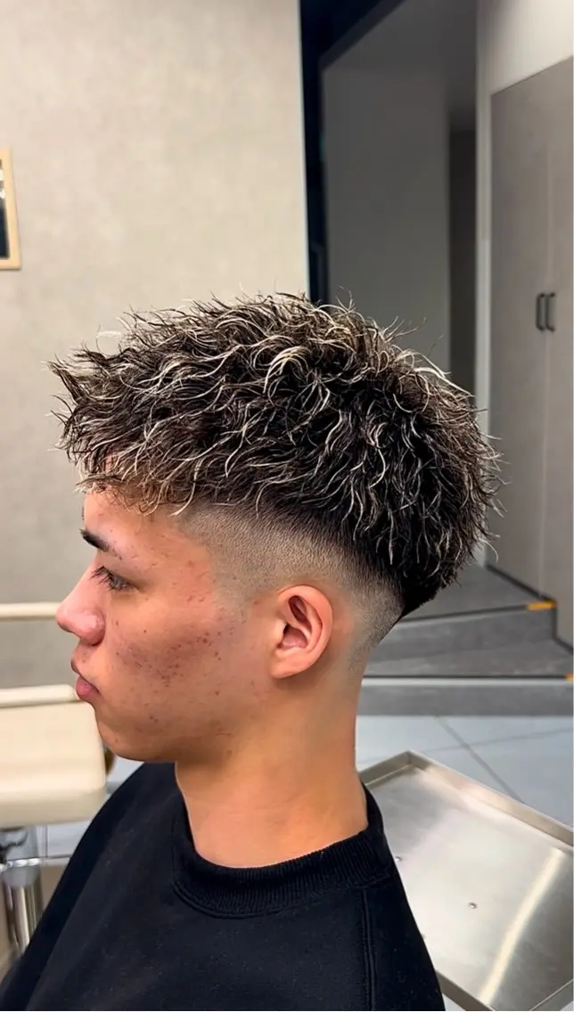ショート カラー メンズ アップバング メンズブリーチ センターパート フェードカット メンズメッシュ ヘアカラー トリートメント 🔮メンズ縮毛矯正 メンズパーマ💎竹永のヘアスタイル