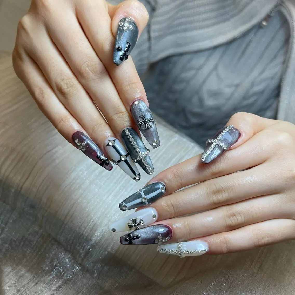 ネイル チークネイル フレンチネイル グラデーション キラキラネイル 韓国ネイル HIKARIHANA NAILのネイルデザイン