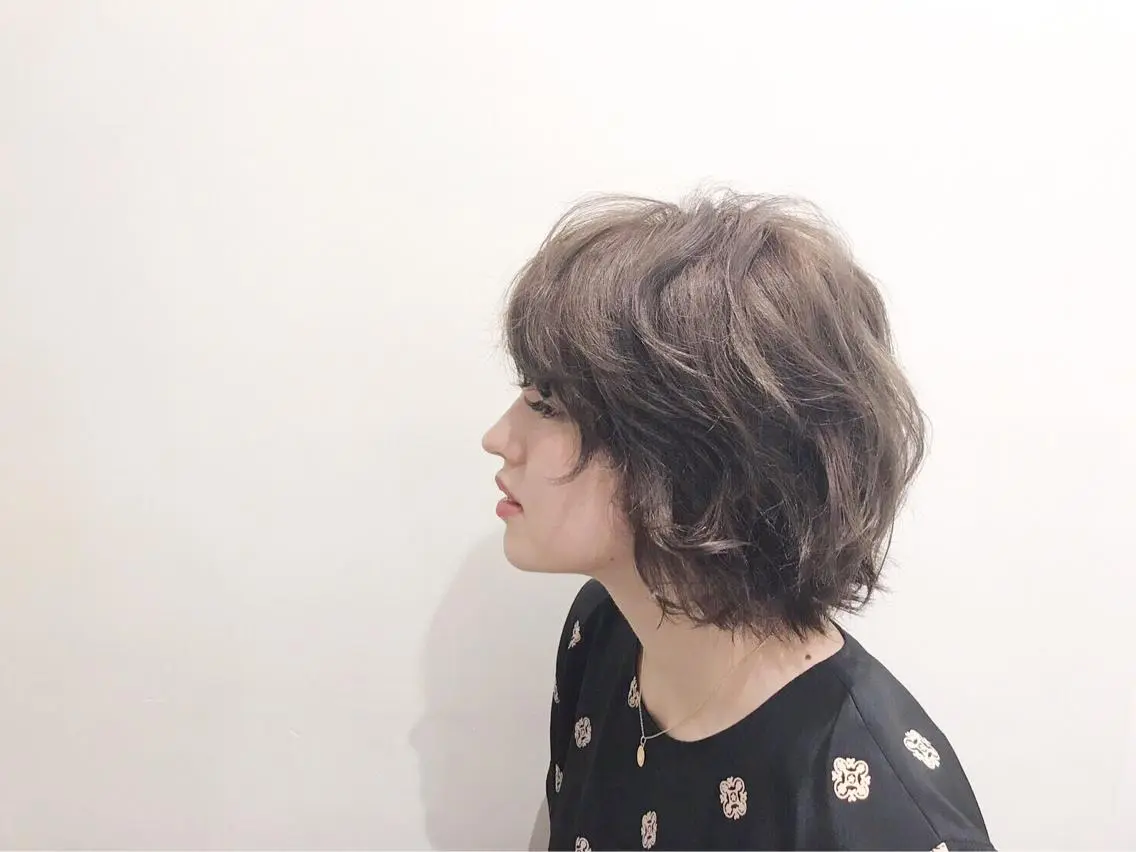 ショート カラー アッシュ アッシュグレー アッシュグレージュ グレージュ ブリーチカラー 美髪矯正takaraのヘアスタイル