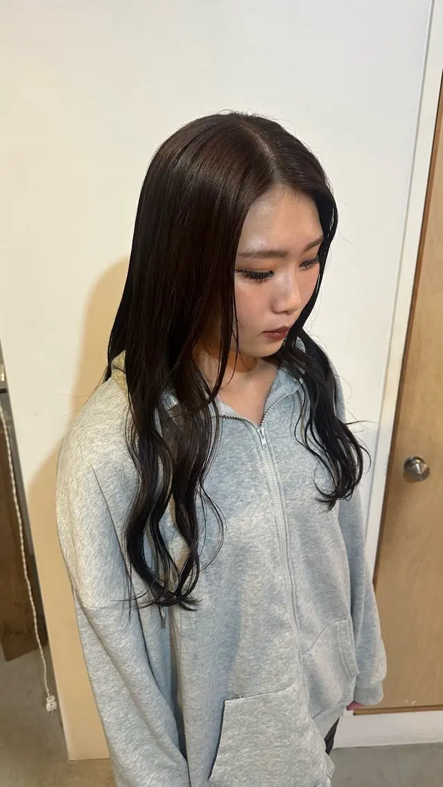 ロング yamasaki momoaのヘアスタイル