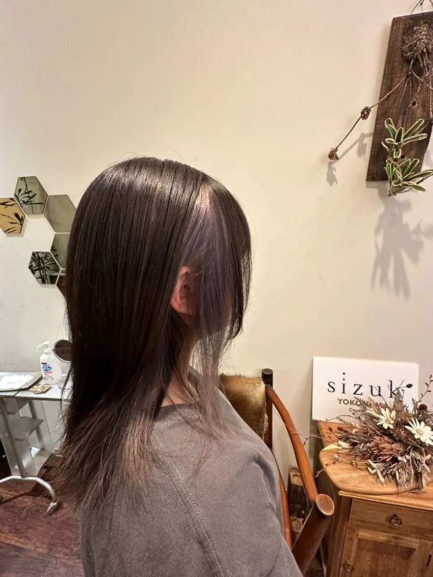 セミロング カラー ブリーチ インナーカラー シルバー ヘアカラー トリートメント LOA uraraのヘアスタイル