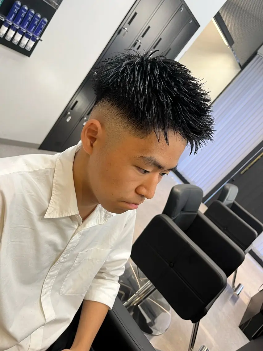 ショート ヘアアレンジ メンズ フェードカット モヒカン スキンフェード カット men'slapis YUTOのヘアスタイル