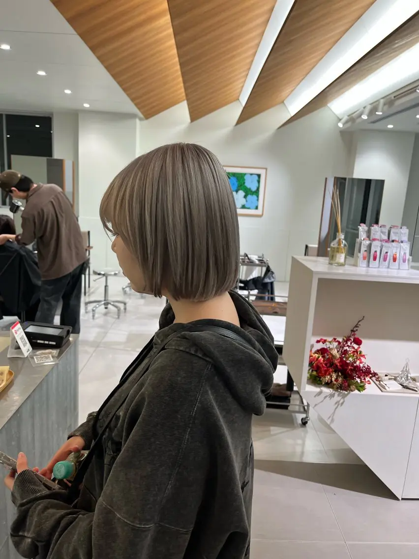 ショート カラー ベージュカラー ブリーチ 透明感カラー ダブルカラー グレージュ ヘアカラー トリートメント 髪質改善カラー/ボブ 🌻Mutsumiのヘアスタイル