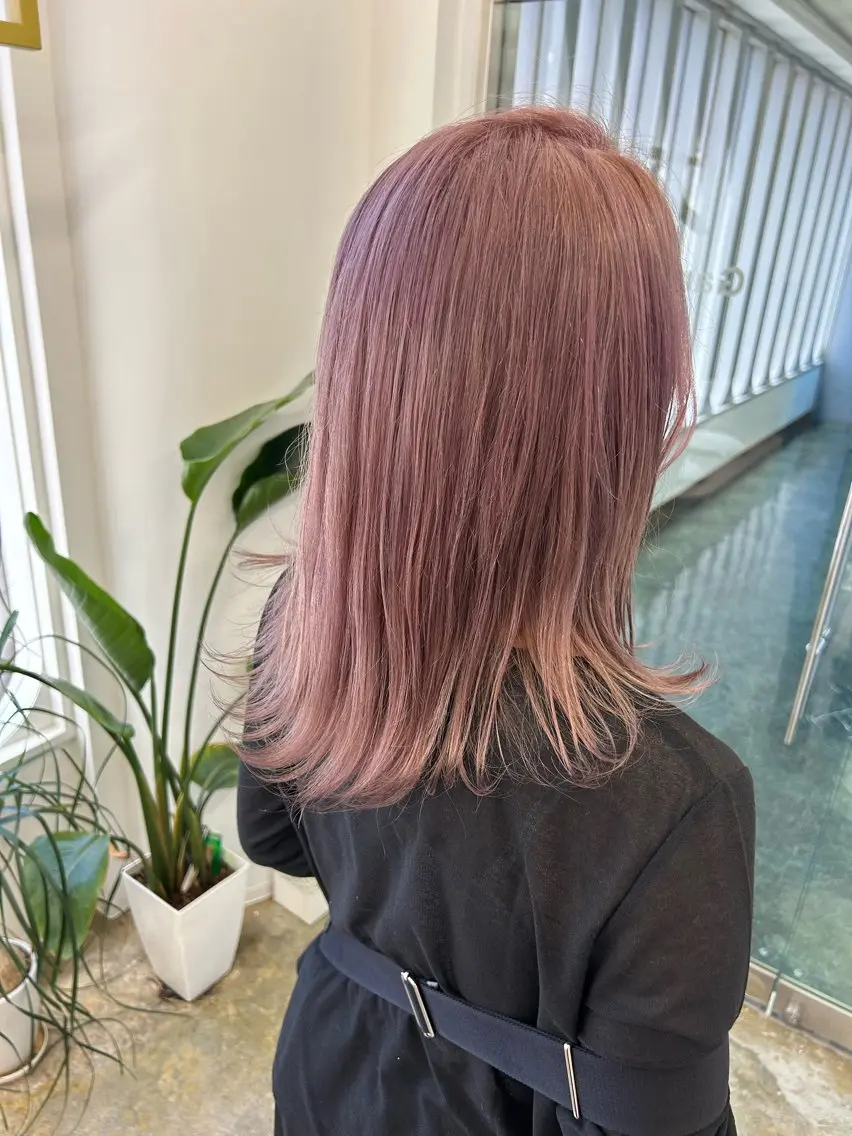 セミロング カラー ブリーチ Nanaha /レイヤーカットのヘアスタイル