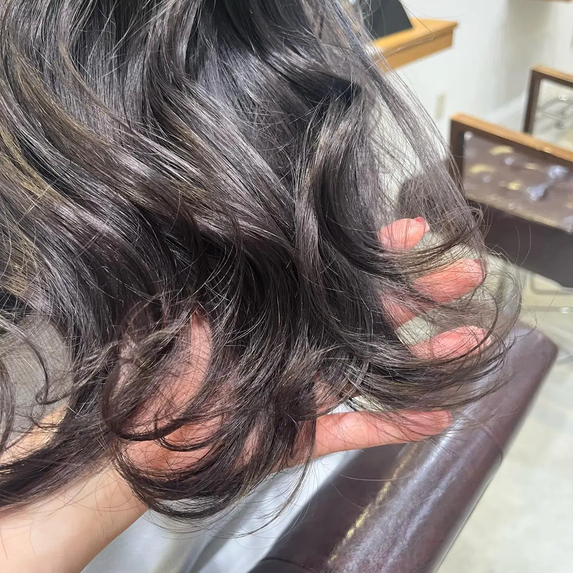 ロング カラー アディクシーカラー ブルーカラー ブルージュ 川口 絵理のヘアスタイル