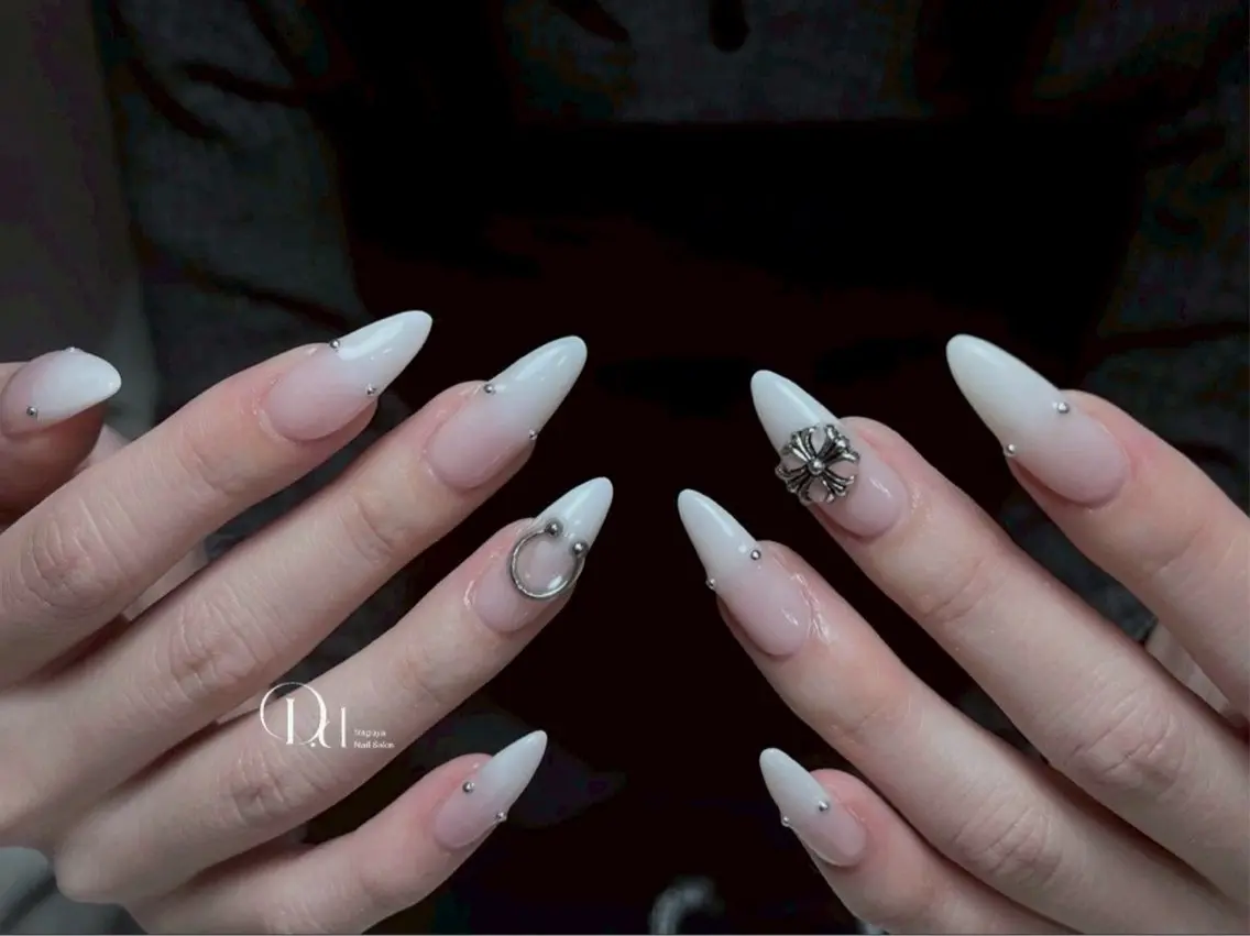 ネイル 長さ出し ジェルネイル 韓国ネイル マグネットネイル 持ち込み 💖D.d nail Gifu💖のネイルデザイン