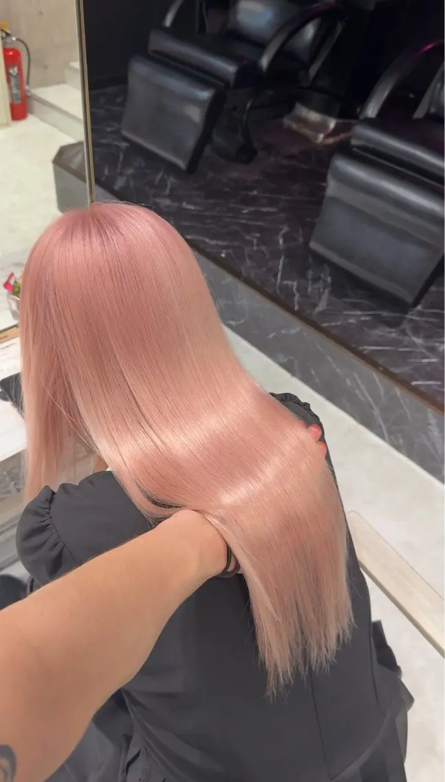ミディアム カラー ベージュカラー ブリーチ ブロンド ピンクカラー ヘアカラー 【🥀履歴修正🥀】 ハイトーン職人/拓真のヘアスタイル