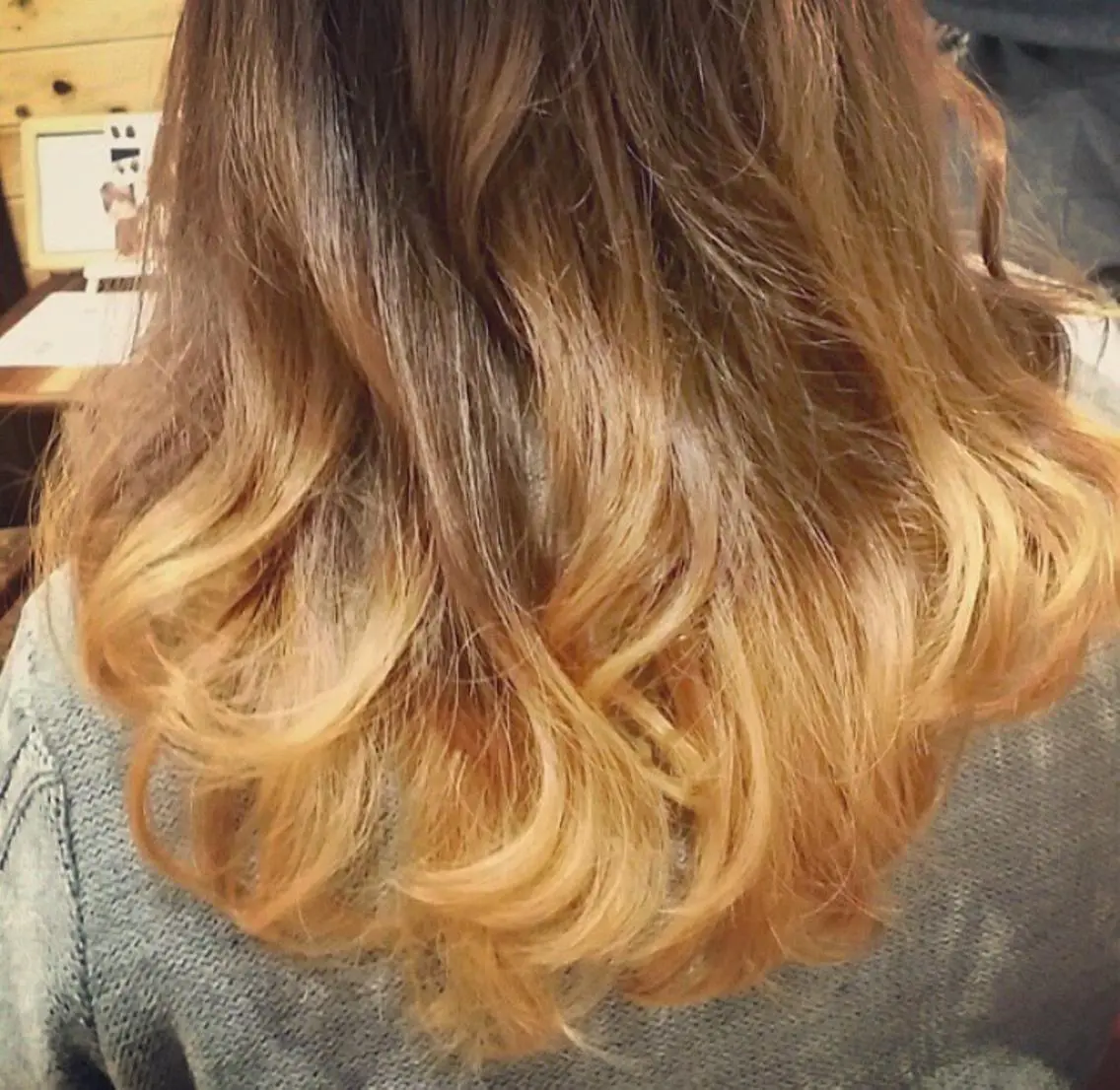 ミディアム セミロング カラー グラデーションカラー _WHITE高槻店 yusukeのヘアスタイル