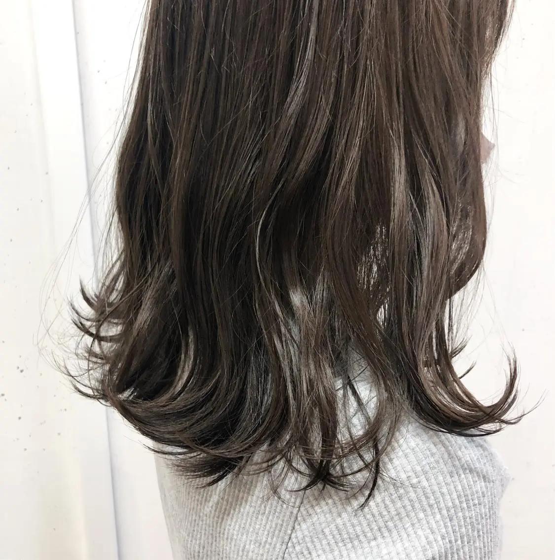 セミロング カラー アッシュ ベージュカラー カット ヘアカラー 久保田 千尋のヘアスタイル