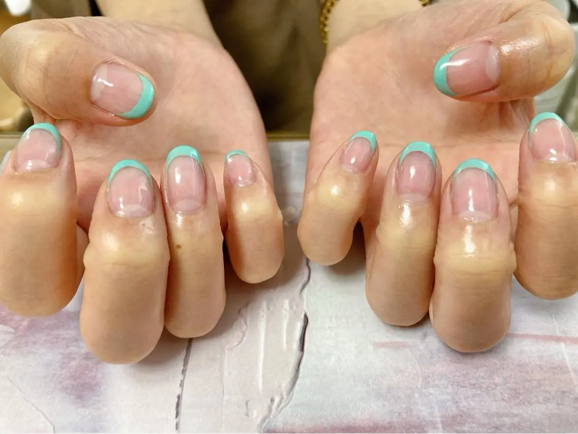 ネイル フレンチネイル グリーン 水色 mogunail &blowのネイルデザイン