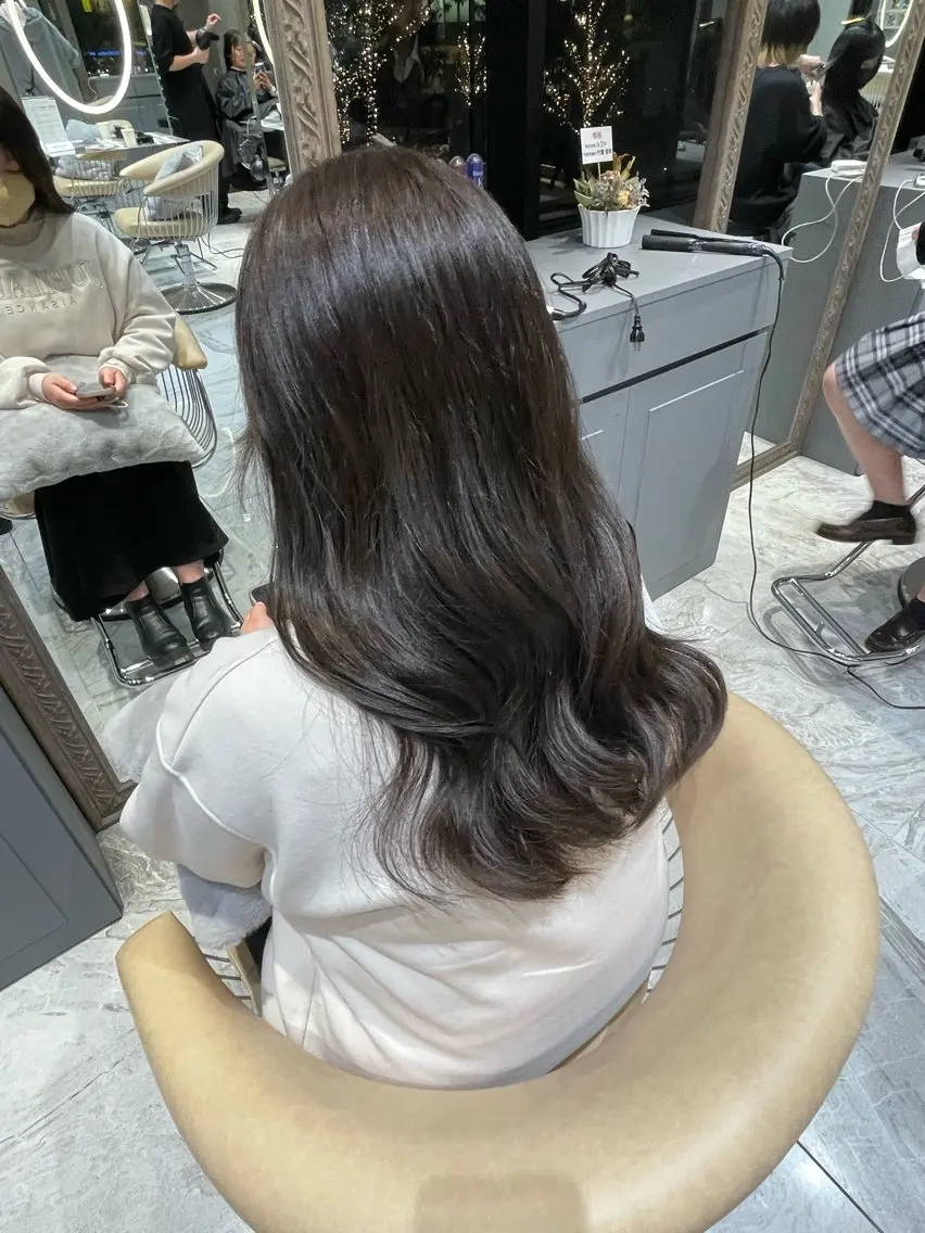 ロング ヘアカラー トリートメント 顔周り\エクステ\ 透明感カラー\まりんのヘアスタイル