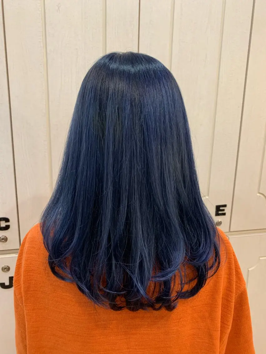 セミロング カラー ブリーチ ブルーカラー ネイビーカラー シルバー T つぐみのヘアスタイル