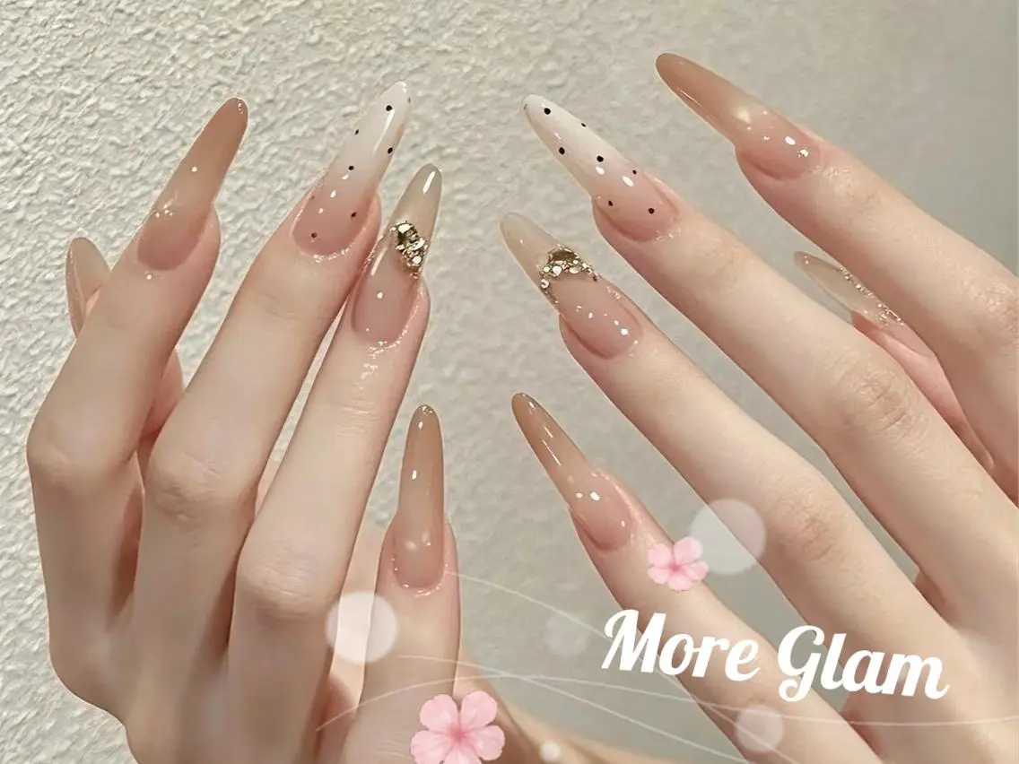 ネイル 長さ出し フットネイル フレンチネイル ジェルネイル ガラスフレンチ MoreGlam ネイルのネイルデザイン