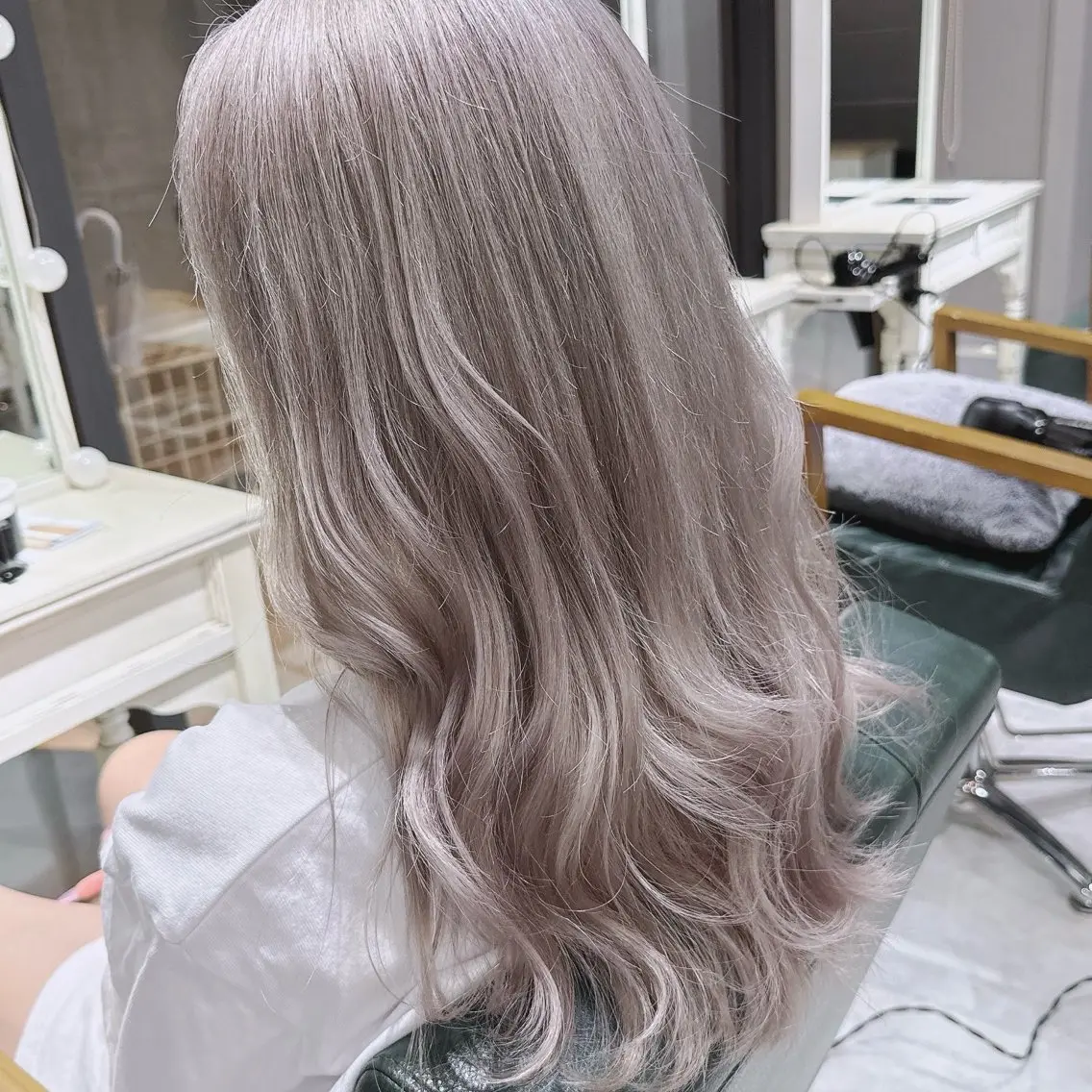 ロング カラー アッシュ ブリーチ デザインカラー ハイトーンカラー シルバー ヘアカラー トリートメント DAYS Men’sのヘアスタイル