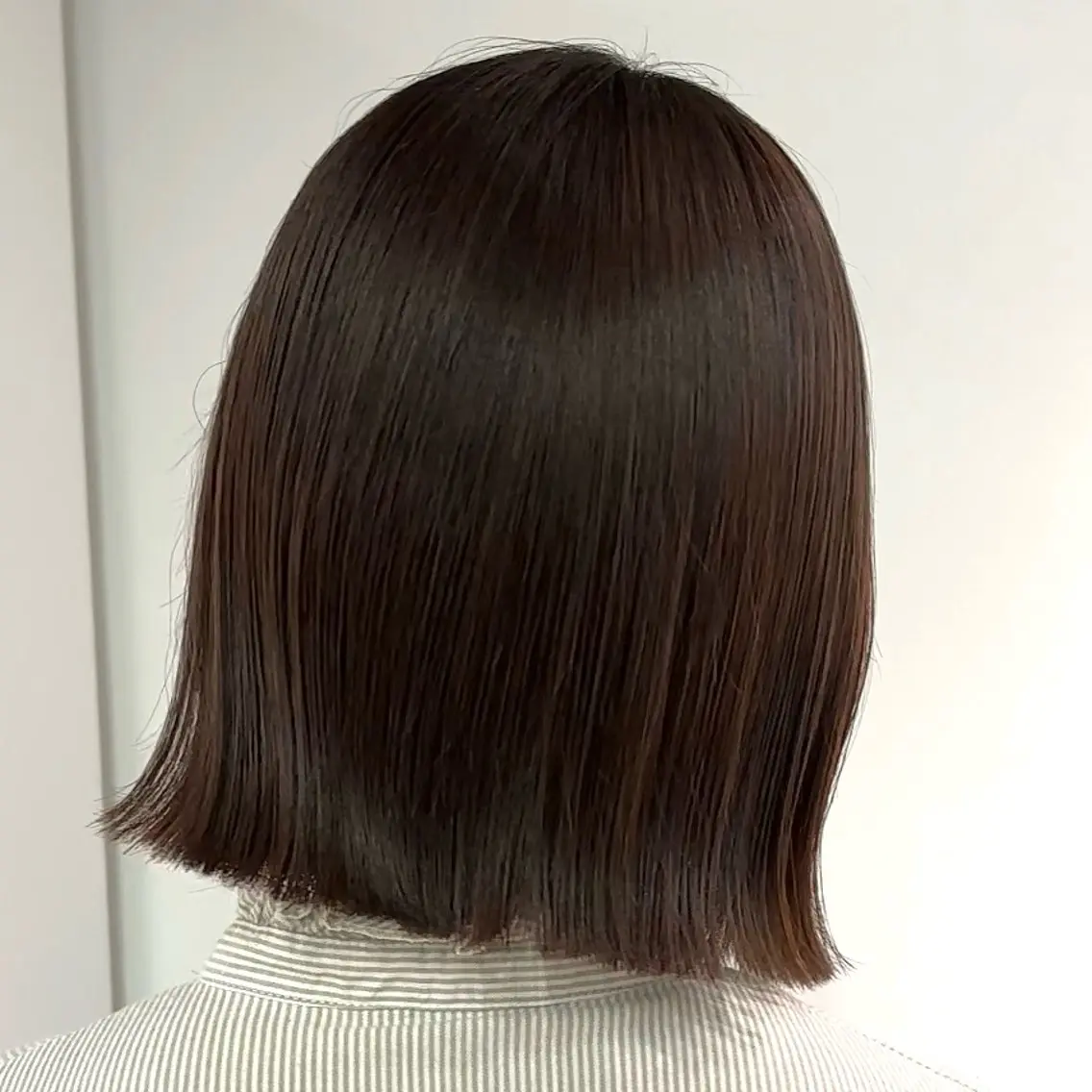 ショート カラー ブラウンカラー ボブ 外ハネヘア ネヅ カオルのヘアスタイル